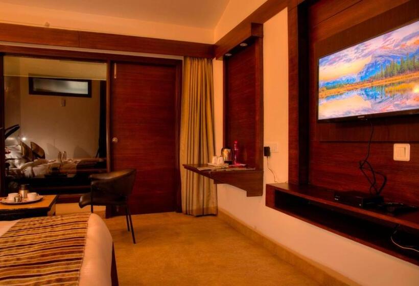 ホテル Goroomgo Luxury Palm Bhimtal   Luxury Room   Excellent Customer Service   Best Seller