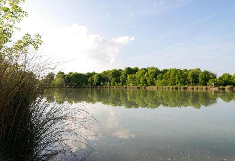 Курорт Bosworth Lakeside Lodges