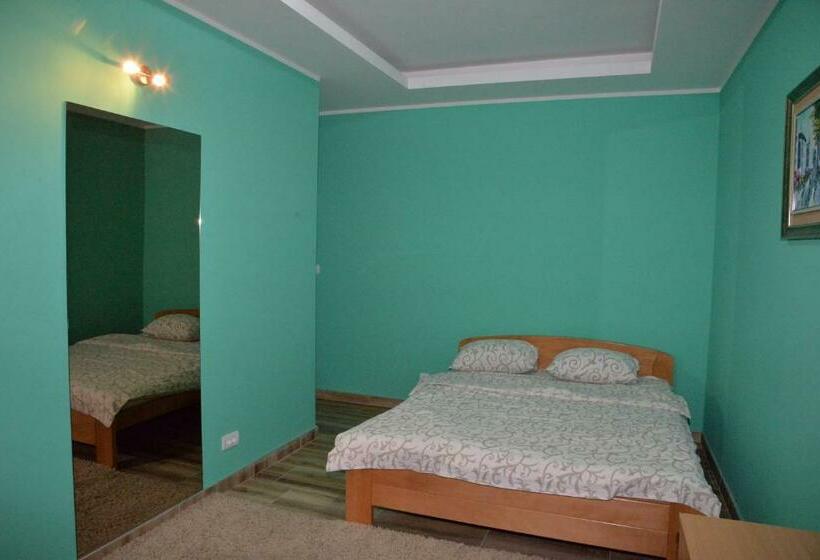 تختخواب و صبحانه As Club