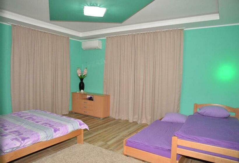 تختخواب و صبحانه As Club