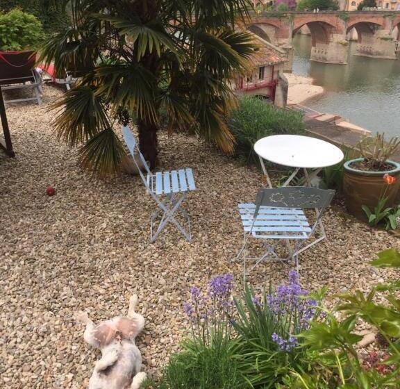 تختخواب و صبحانه Comfort And Fab Views