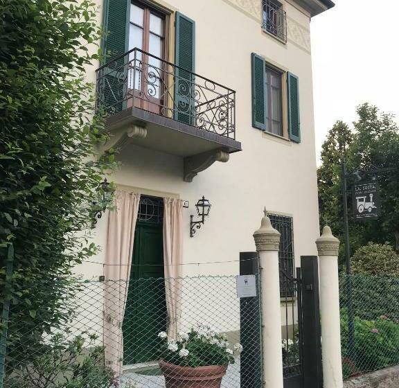 تختخواب و صبحانه La Sosta Fuori Stazione