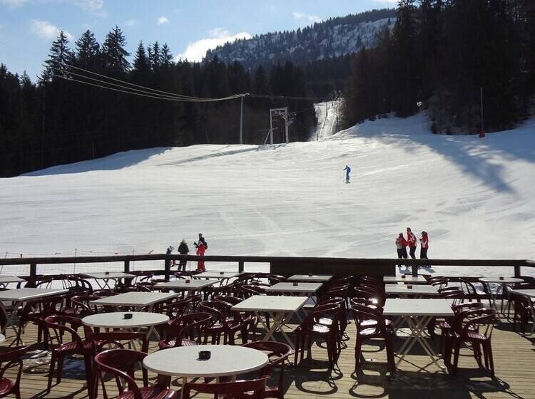 فندق Hôtel Les Bernards