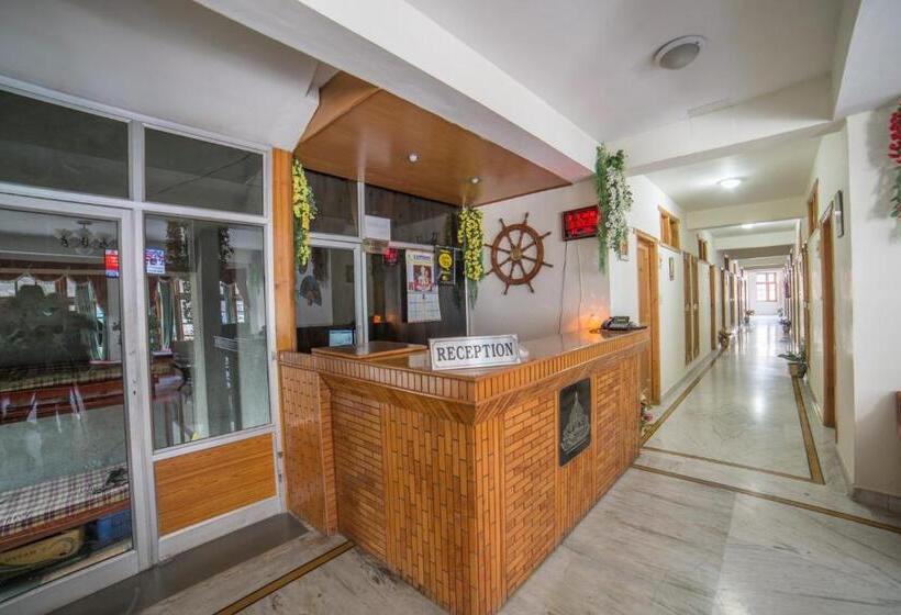 هتل Satkar Residency