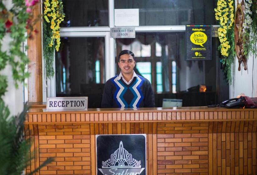 هتل Satkar Residency