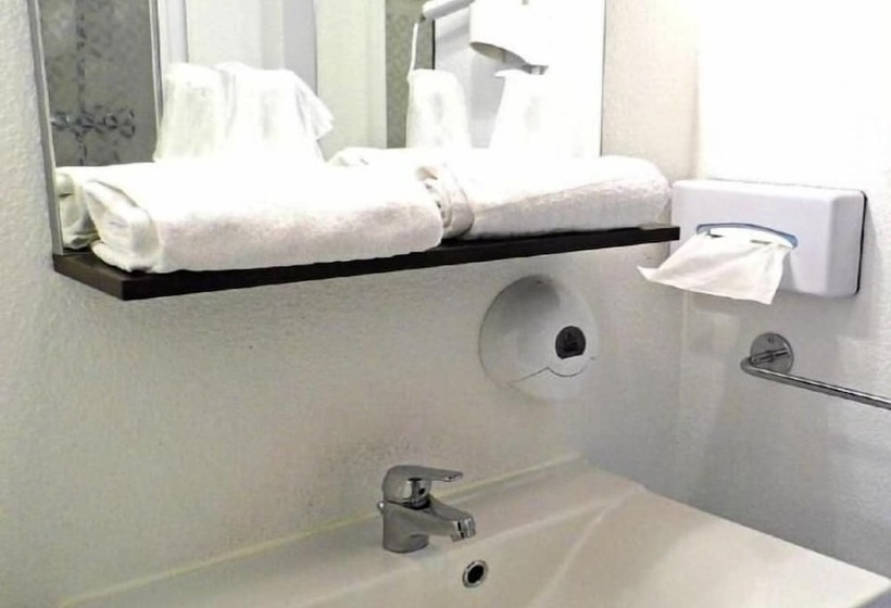 בית מלון כפרי So'Lodge Niort A83