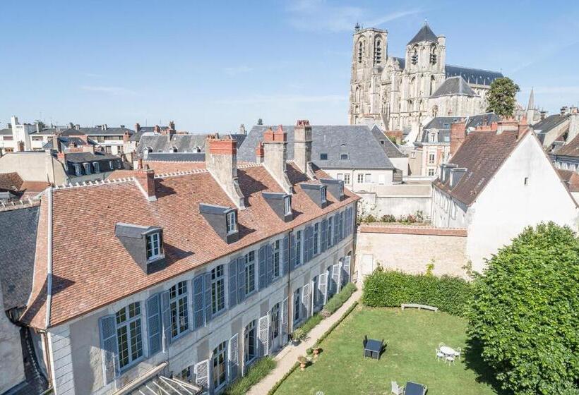 L Hotel De Panette, Un Exceptionnel Château En Ville   Cathédrale