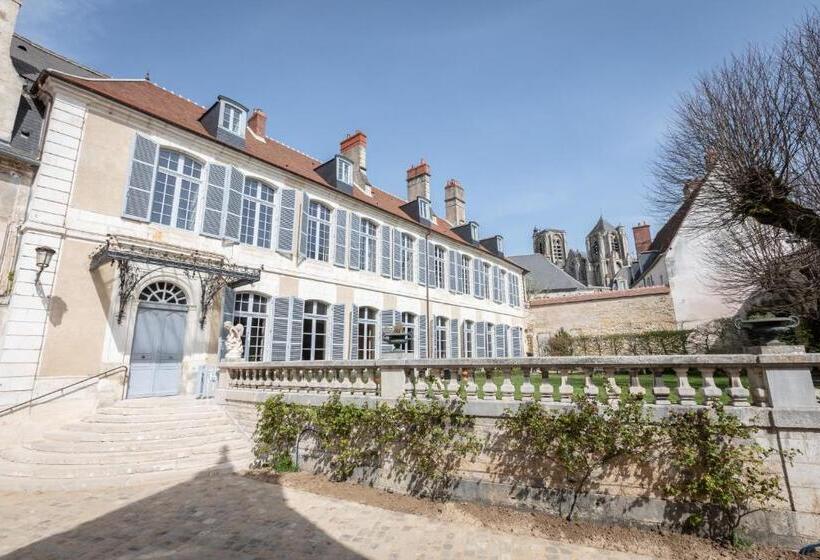 L Hotel De Panette, Un Exceptionnel Château En Ville   Cathédrale