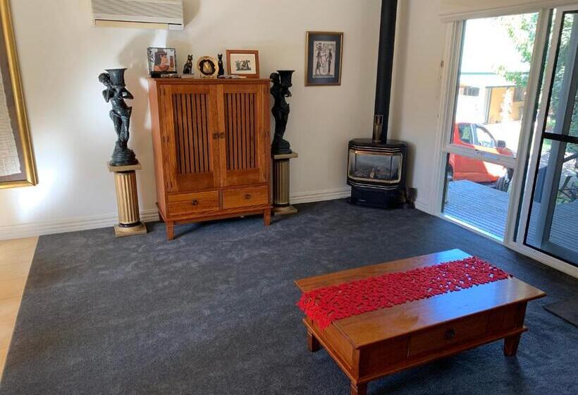 Weeroona Bed And Breakfast