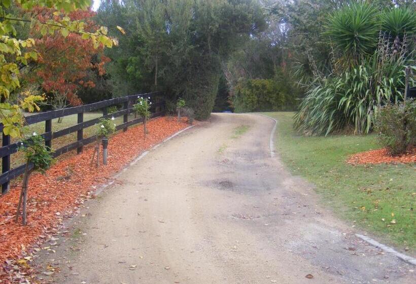 Weeroona Bed And Breakfast