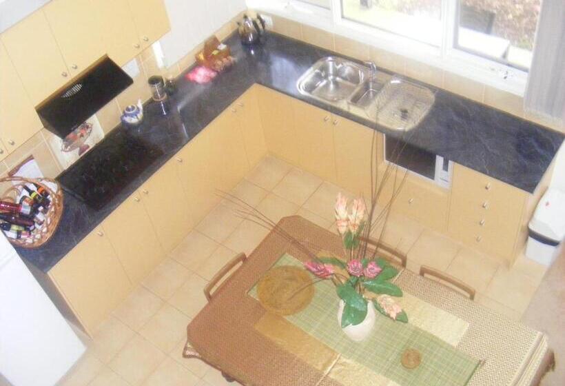 Weeroona Bed And Breakfast