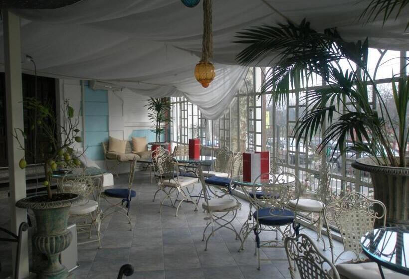 فندق Montecarlo