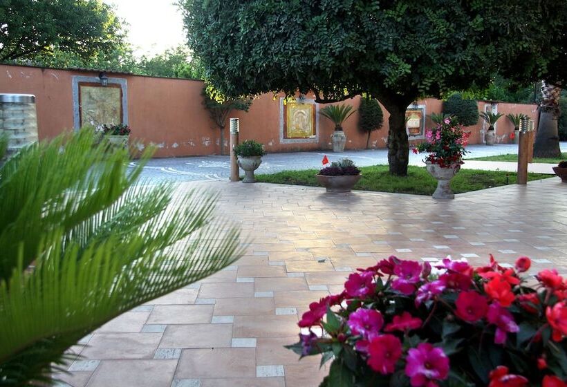 هتل Villa Julia