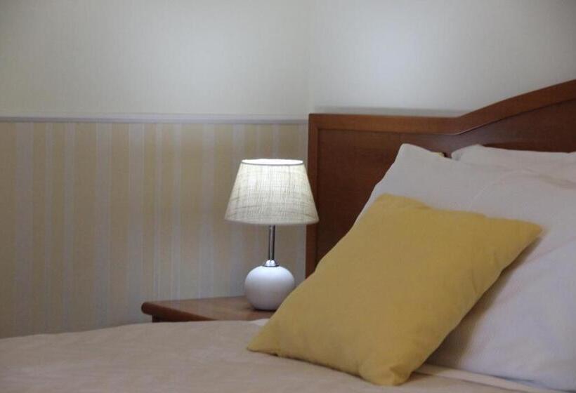 هتل Villa Julia