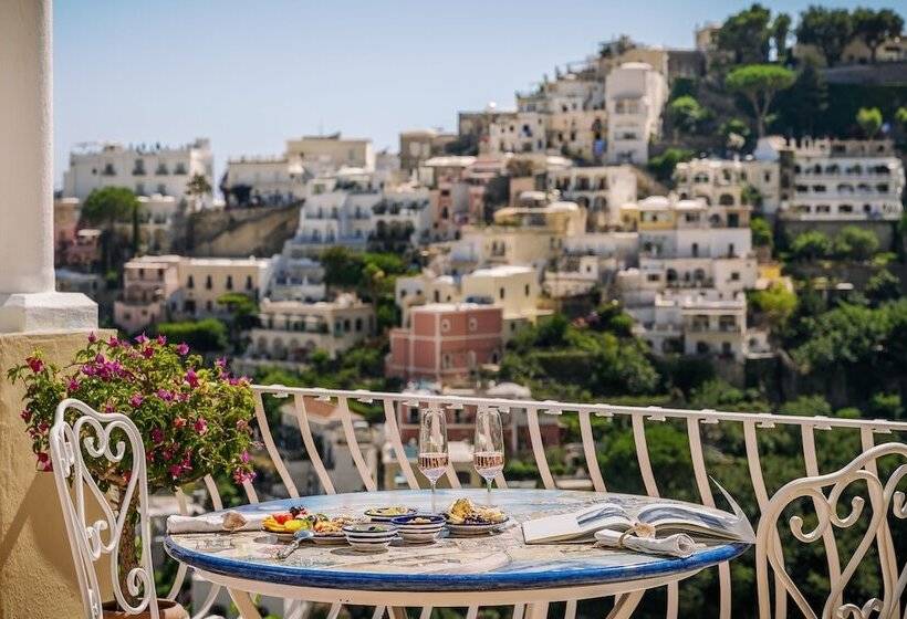 هتل Villa Mary Suites