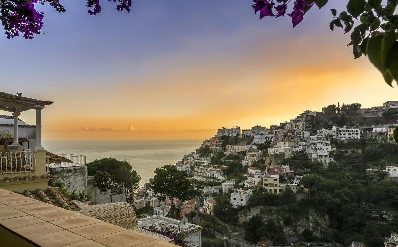 هتل Villa Mary Suites