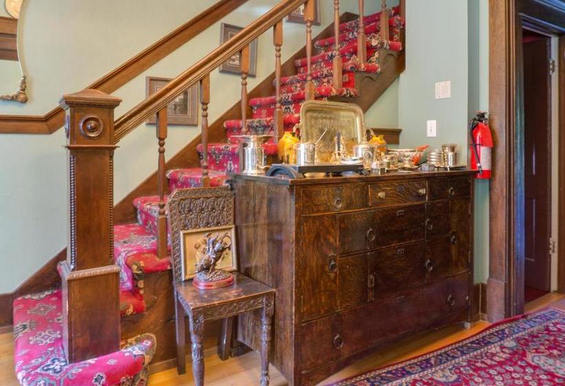 فندق Elevate Rooms Calgary Westways Guest House