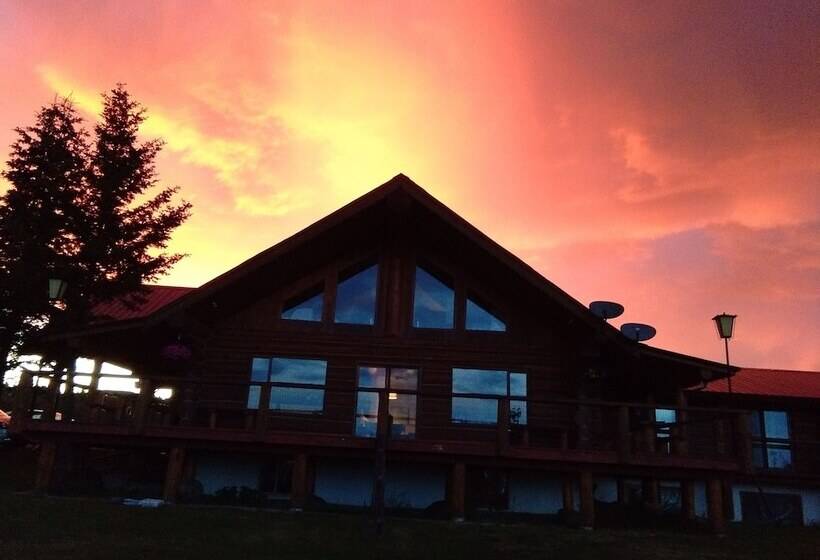 בית מלון כפרי Cariboo Log Guest House