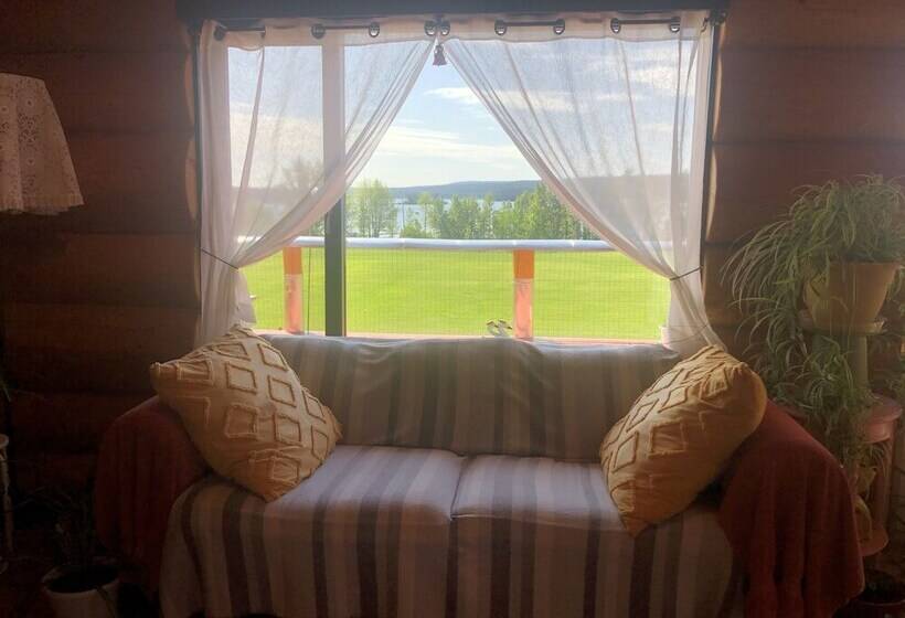 בית מלון כפרי Cariboo Log Guest House