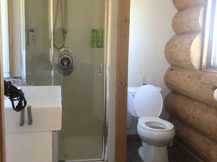 בית מלון כפרי Cariboo Log Guest House
