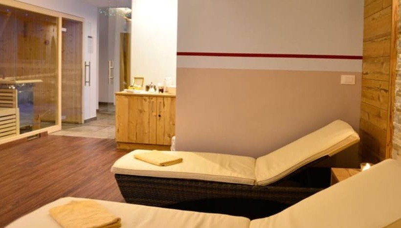 Отель Molaris Lodge