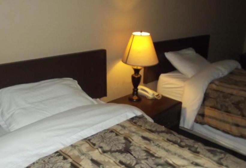 בית מלון כפרי Squamish Budget Inn