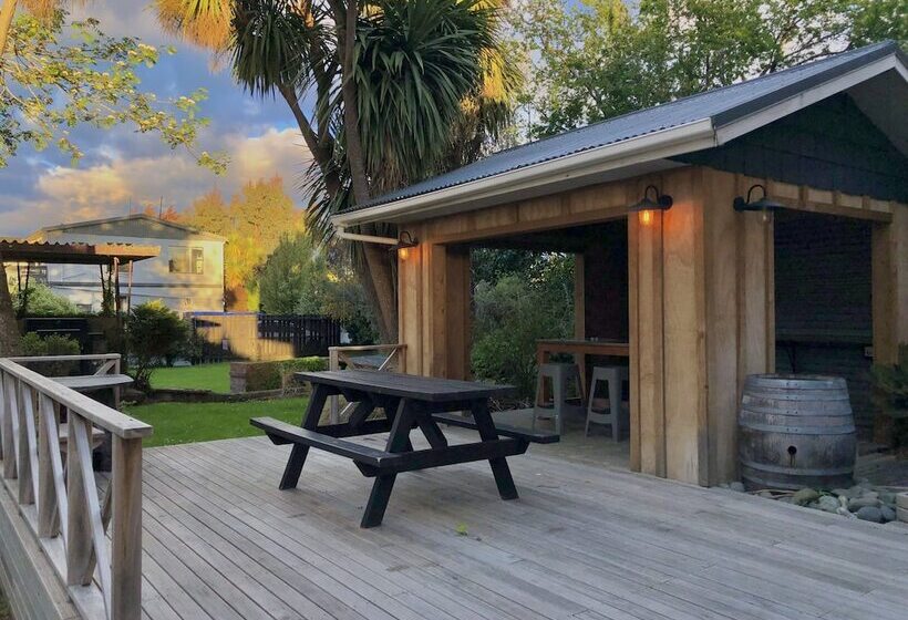 酒店 Te Anau Lakefront Backpackers