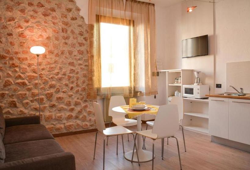 هتل Sembenini Palace