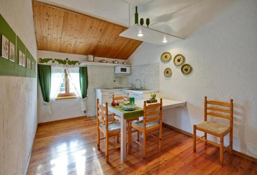 هتل Sembenini Palace