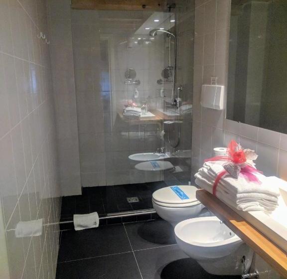 هتل Sembenini Palace