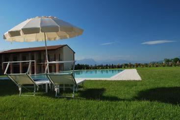 هتل Cascina Borghetta