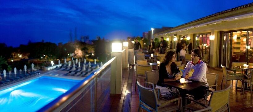 هتل The Oasis By Don Carlos Resort