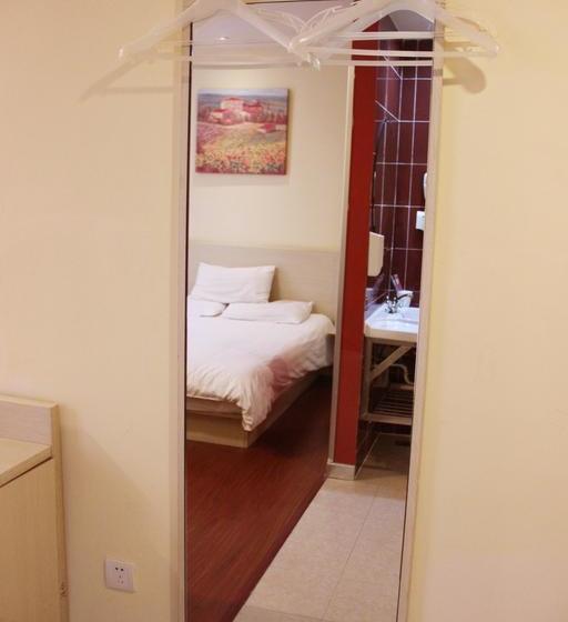 호텔 Hanting Express Shanghai Dong An Road