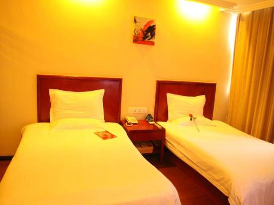 Отель Greentree Inn Guiyang Penshuichi Business