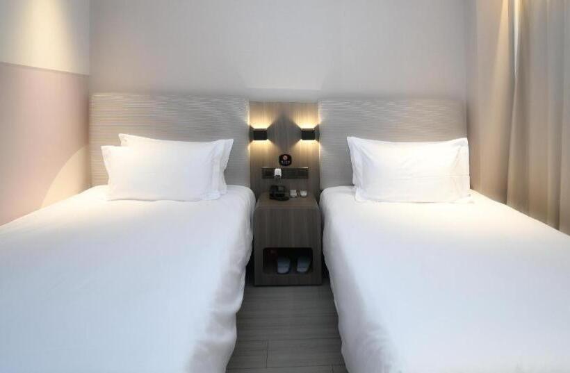 Hanting Hotel Shijiazhuang Jianhe Bridge Metro Station