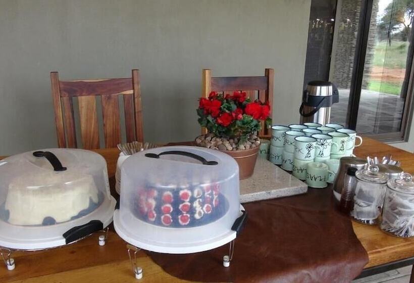 酒店 Africa Awaits Lodge & Safaris