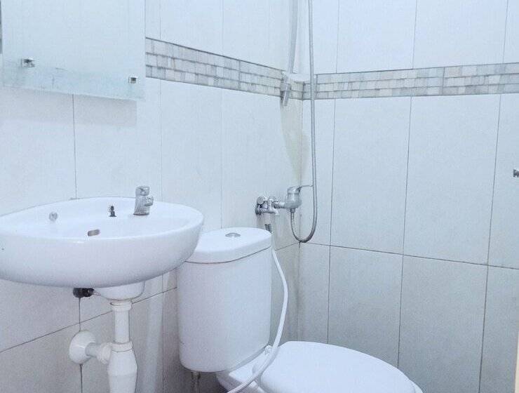 هتل Putri Gading 2 By Oyo Rooms