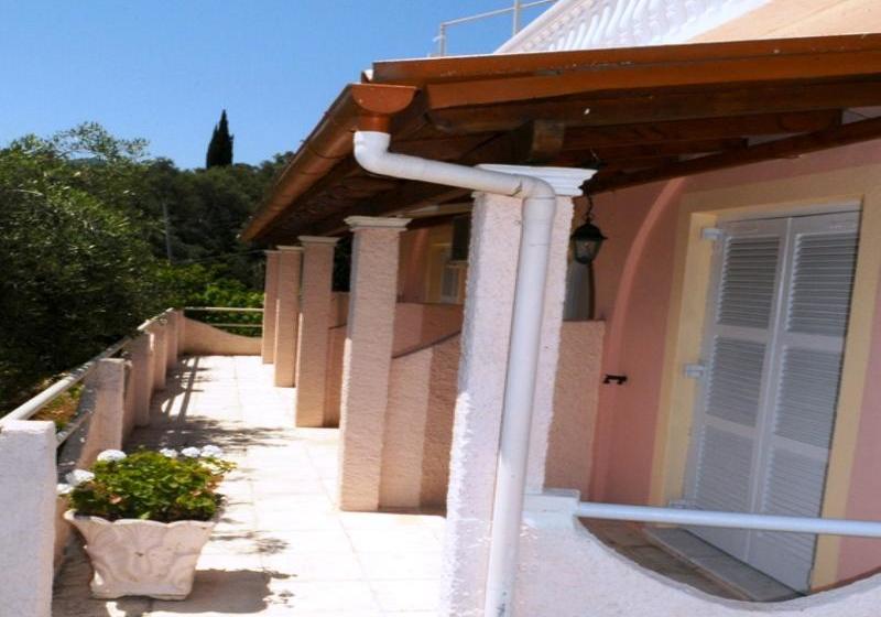 Apostolos & Eleni Family Apartments