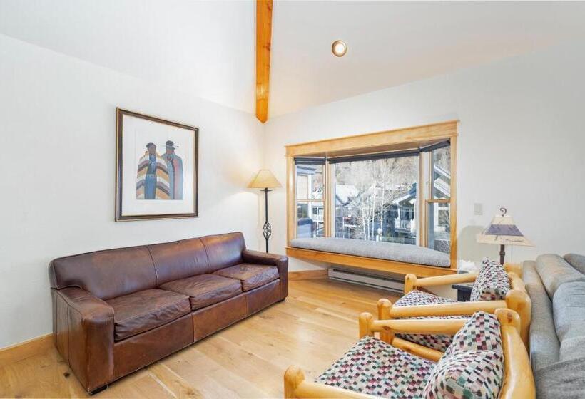 هتل Smuggler By Telluride Alpine Lodging