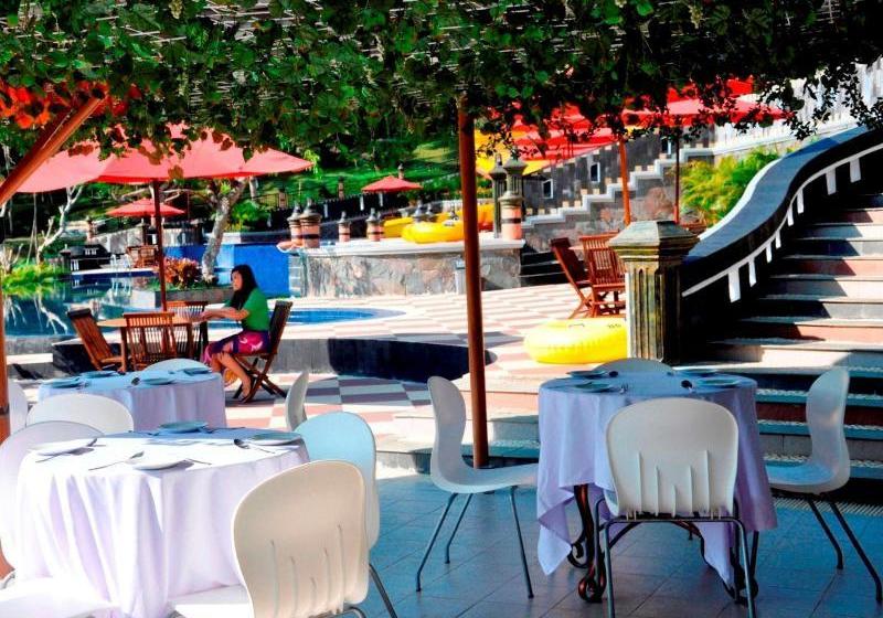 Fotos del hotel The Jhon's Cianjur Aquatic Resort:  2
