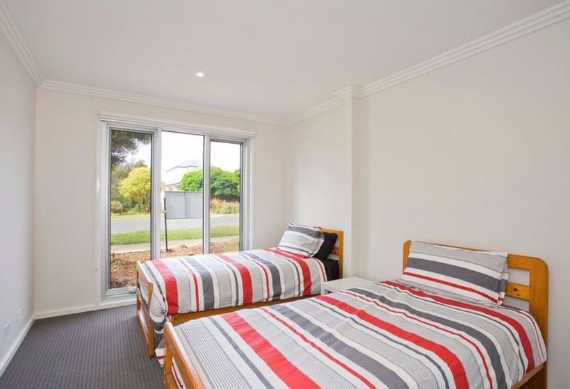 Отель Whitewater Apartments