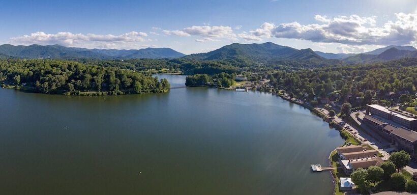 ホテル The Terrace At Lake Junaluska