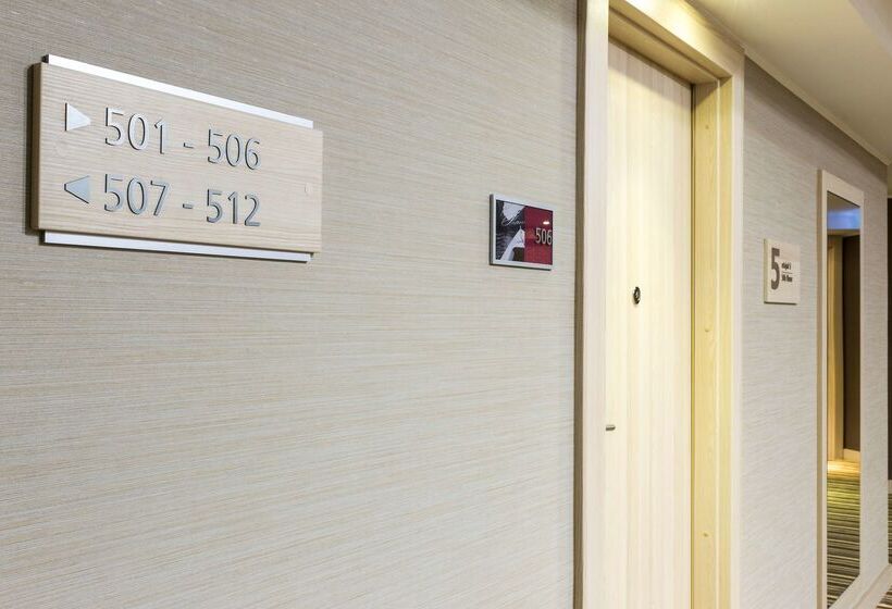 هتل Hampton By Hilton Iasi