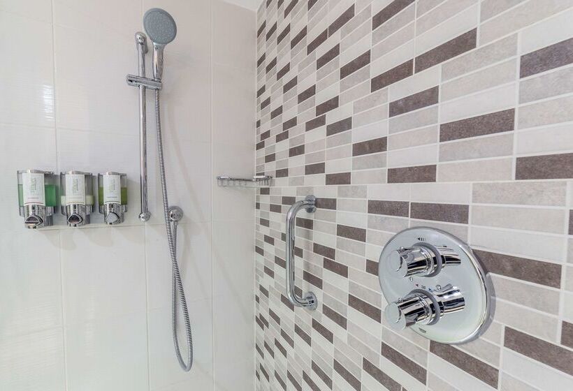 هتل Hampton By Hilton Iasi