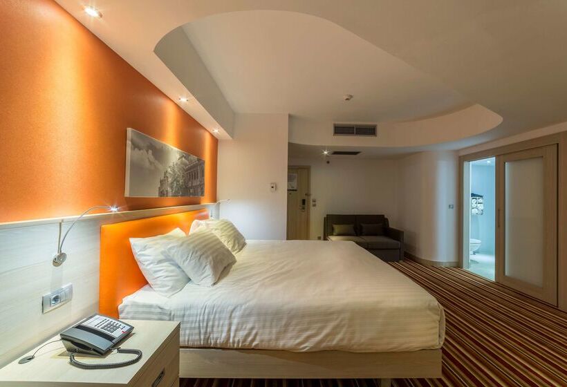 هتل Hampton By Hilton Iasi