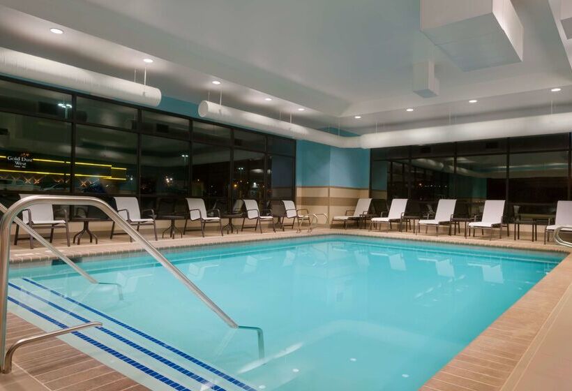 هتل Hampton Inn Elko