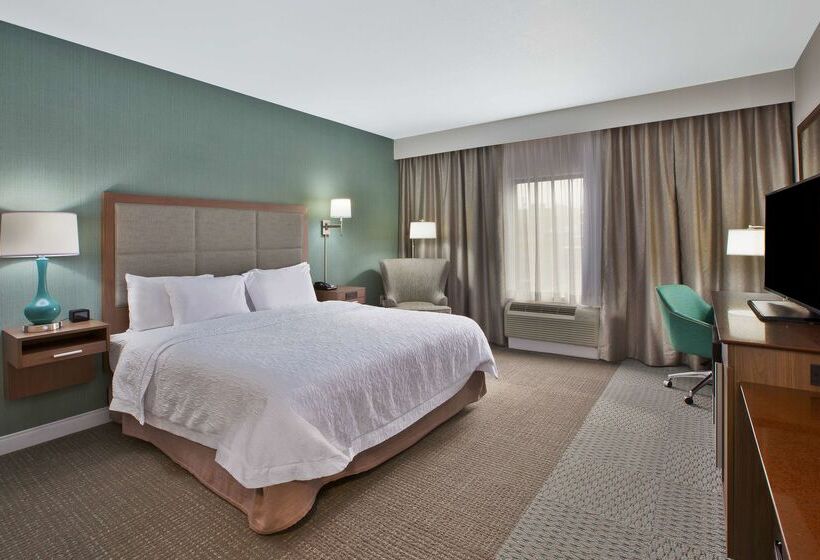 هتل Hampton Inn & Suites Alliance