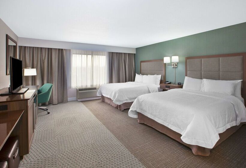 هتل Hampton Inn & Suites Alliance