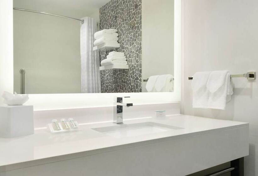 هتل Hilton Garden Inn Calgary Downtown