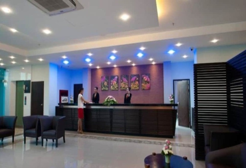 هتل The Flora May Resort